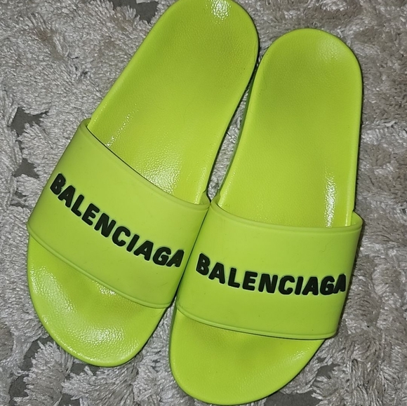 Balenciaga Slides - Picture 1 of 3